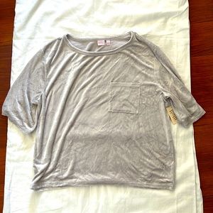 Make and Model Womens Silver Short Sleeve Shirt Size Medium